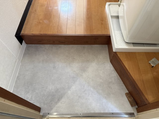 姫西ハイツの玄関