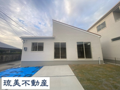 【外観】 | 恩納村安富祖（全2棟）ラスト1号棟新築平屋 | 1号棟　並列駐車2台＋お庭付き新築平屋♪