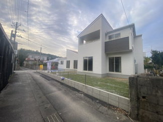 【前面道路含む現地写真】 | 恩納村安富祖（全2棟）ラスト1号棟新築平屋 | ※南側公道3.4m♪