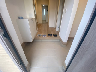 【玄関】 | 恩納村安富祖（全2棟）ラスト1号棟新築平屋 | 1号棟　十分な収納付き玄関♪シューズクローク付き♪