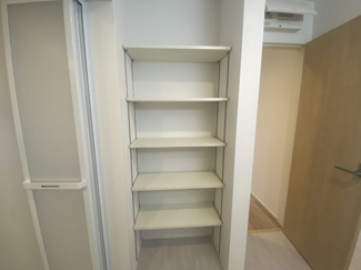 【収納】 | 恩納村安富祖（全2棟）ラスト1号棟新築平屋 | 1号棟　洗面室可動棚納付き♪