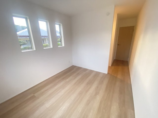 【洋室】 | 恩納村安富祖（全2棟）ラスト1号棟新築平屋 | 1号棟　洋室6.5帖＋WIC付き♪（WIC×2部屋）