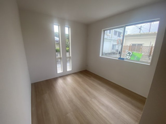 【洋室】 | 恩納村安富祖（全2棟）ラスト1号棟新築平屋 | 1号棟　洋室5.25帖＋CL付き♪