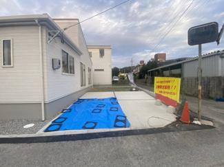 【駐車場】 | 恩納村安富祖（全2棟）ラスト1号棟新築平屋 | 1号棟　並列駐車2台＋お庭付き♪