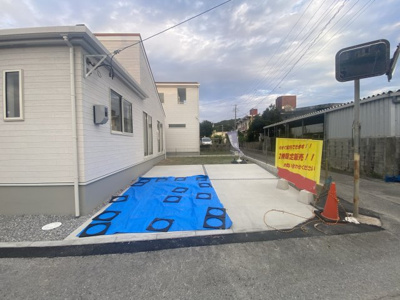 【駐車場】 | 恩納村安富祖（全2棟）ラスト1号棟新築平屋 | 1号棟　並列駐車2台＋お庭付き♪