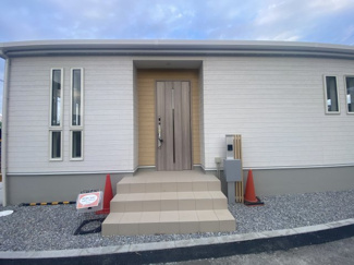 【玄関】 | 恩納村安富祖（全2棟）ラスト1号棟新築平屋 | 1号棟　スマートキー付き♪