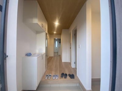 【玄関】 | 恩納村安富祖（全2棟）ラスト1号棟新築平屋 | 1号棟　十分な収納付き玄関♪シューズクローク付き♪