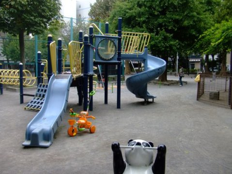 Ｒａｆｆｉｎｅ 雷門の周辺