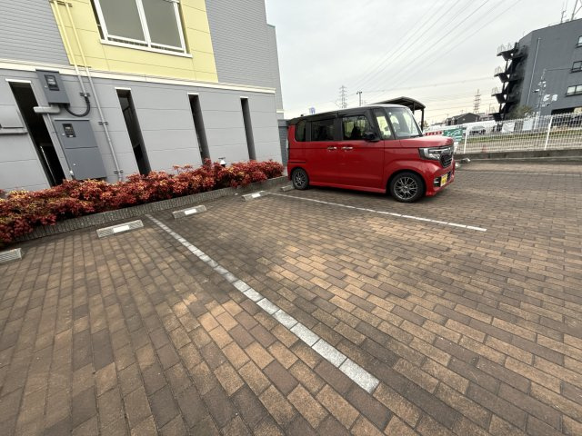 ヴェルロール西今宿の駐車場