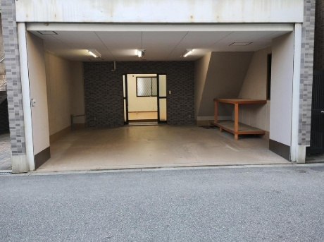 中津事務所ビルの駐車場