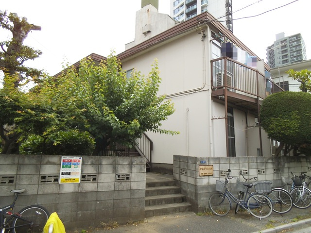 中山グリーンハイツのエントランス|植栽がほっとする外観です！