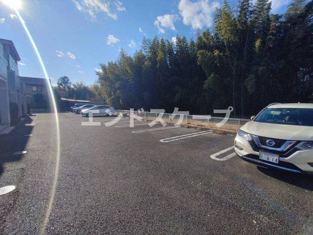 ウエストヴィレッジの駐車場|高崎、前橋のお部屋探しはエンドスケープまで！お客様の理想お聞かせ下さい♪