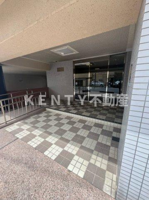 【エントランス】 | ガーデンズ・イトー | 落ち着いたエントランスです