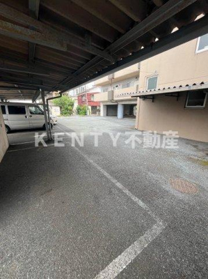 【駐車場】 | ガーデンズ・イトー | 駐車場に車を止められます