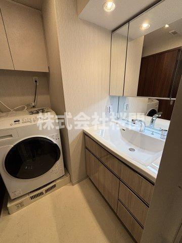横浜市中区弥生町１丁目の賃貸マンションの独立洗面台|※他号室参考写真
