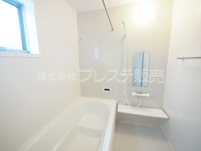 大和郡山市九条町の新築一戸建 全１１区画の浴室|現地写真（６号地浴室）浴室暖房乾燥機を標準装備！