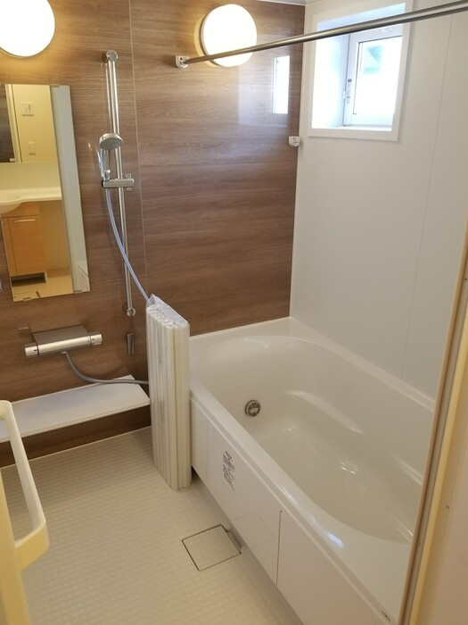 ブリエコリーヌCの浴室