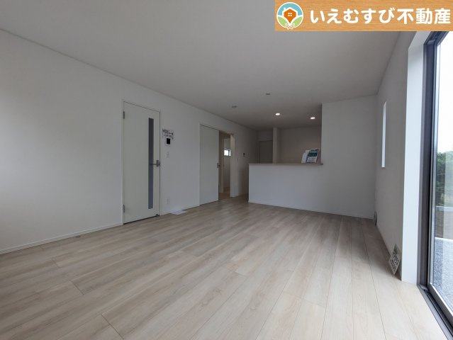 Cradle garden　大泉町寄木戸第17の居間・リビング|ご家族みんながゆったりくつろげるリビング
ゆとりの空間でくつろいだり遊んだり、家族の時間が楽しみですね♪