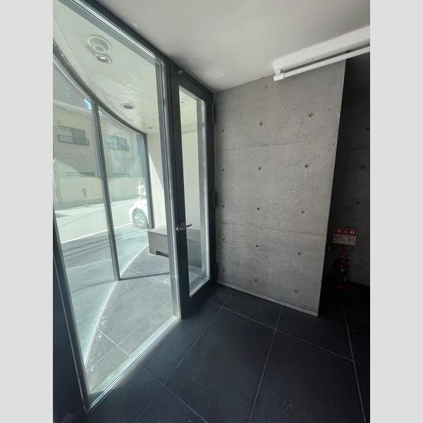 大阪市北区南扇町の店舗一部の玄関