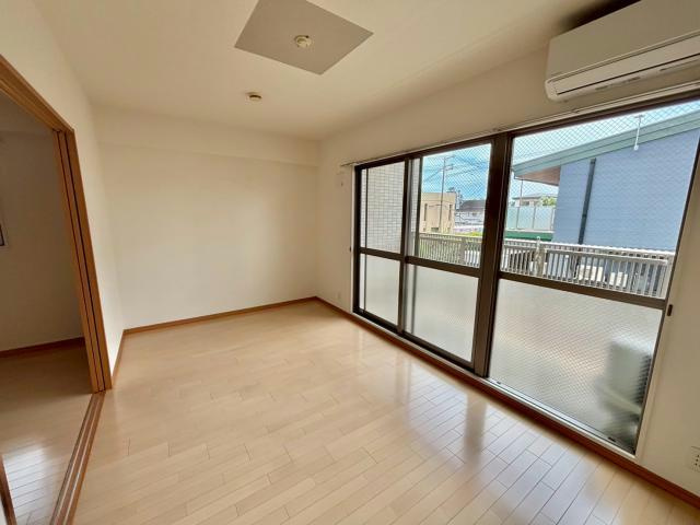 ビヤン北八代の洋室