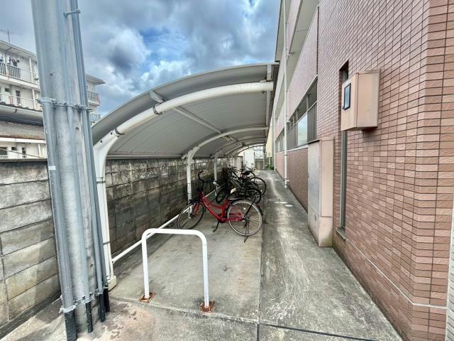 ビヤン北八代の駐車場