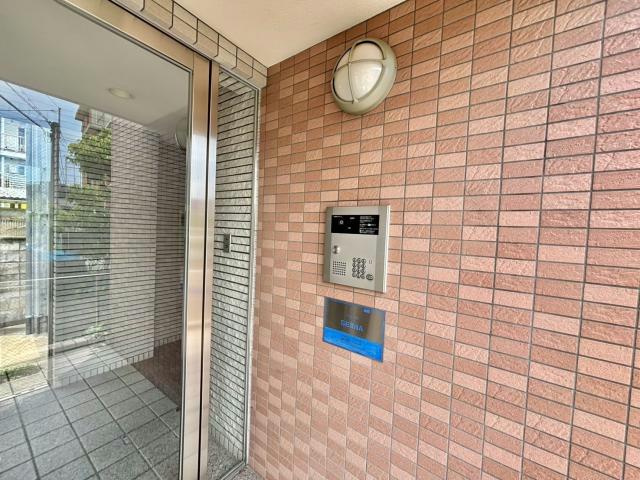 ビヤン北八代のエントランス