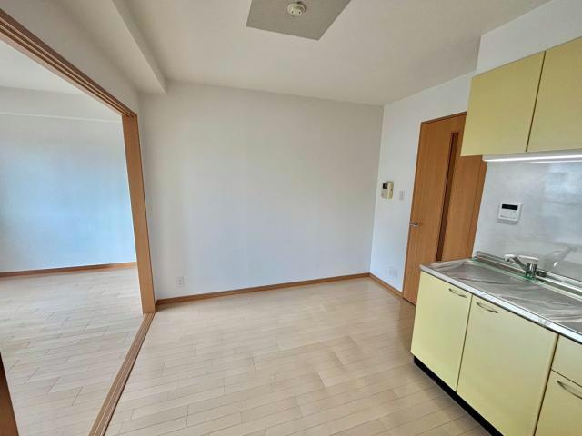 ビヤン北八代の居間・リビング