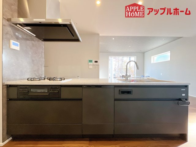 [新築住宅] さいたま市北区盆栽町 全2邸のキッチン|見栄えもよくお手入れもスムーズに出来ます。豊富な収納力もございますので、キッチンスペースをスッキリとお使い頂けそうです。