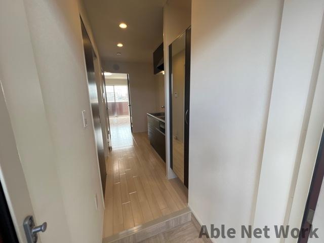 クレシアの内装|玄関～キッチン廊下