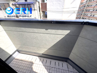 【バルコニー】 | 灘区大石北町　新築戸建 | 洋室が3室ありお子様の多い世帯、趣味の多い方におススメの間取りです。