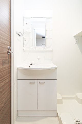 サヴォイ ラ・サブリエール　15階の洗面所|別号室のものです。現状優先になります。