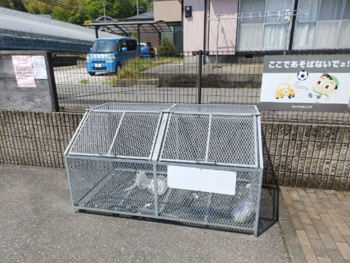 リビングタウン薊野の設備|ゴミ庫