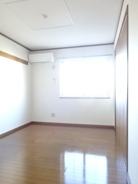 スウィート オーシャンAの居間・リビング|コンパクトで使いやすい洋室です