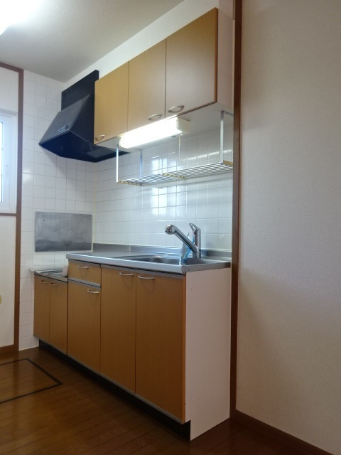 スウィート オーシャンAのキッチン|窓付きキッチン