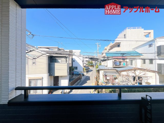 [新築住宅] さいたま市北区盆栽町 全3棟のバルコニー|家族分の洗濯物もしっかり干せます。日当たりも良く、毎日のお洗濯が楽しくなりそう♪お布団は手軽に干せていつもポカポカに☆