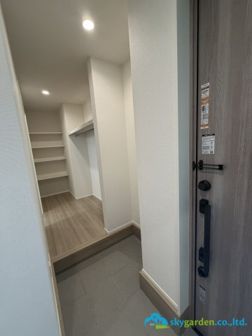 平塚市南金目　第1期　全４棟　2号棟の玄関