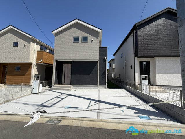 平塚市南金目　第1期　全４棟　2号棟の前面道路含む現地写真