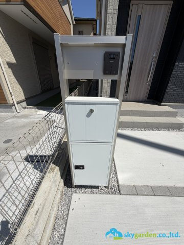平塚市南金目　第1期　全４棟　2号棟の玄関