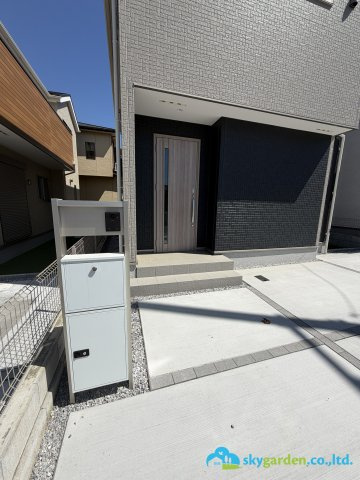 平塚市南金目　第1期　全４棟　2号棟の玄関