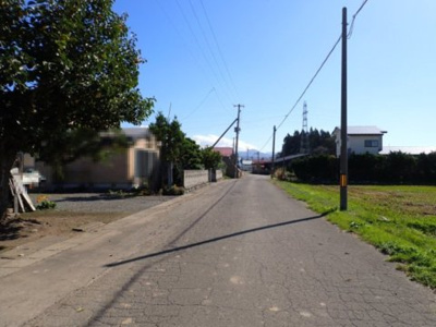 【前面道路含む現地写真】 | 黒石市飛内　小屋付き土地