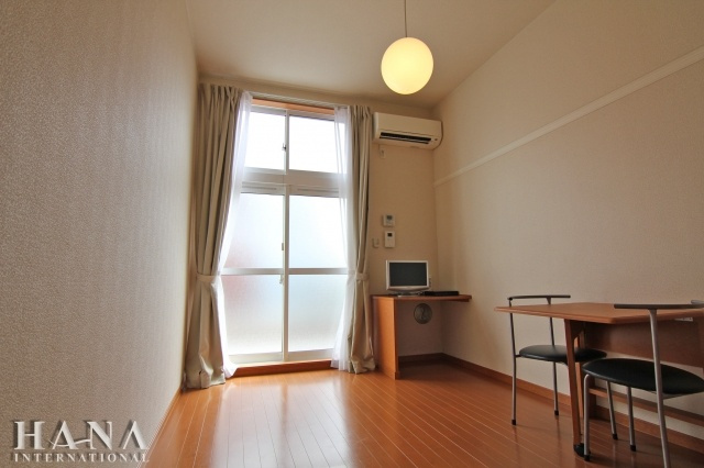 レオパレスパークハイムの居間・リビング