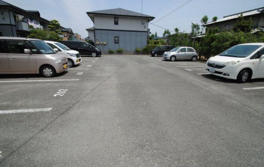ベルナールⅡの駐車場