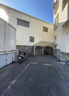 フラワーガーデンの駐車場