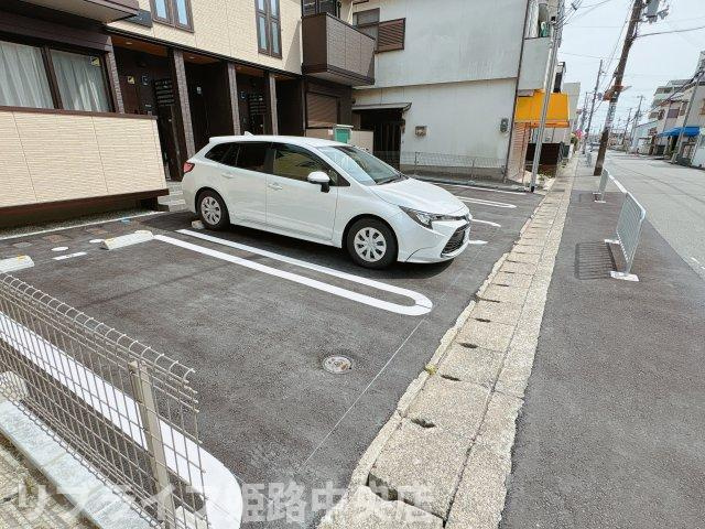 インフィニティ北ノ丁の駐車場