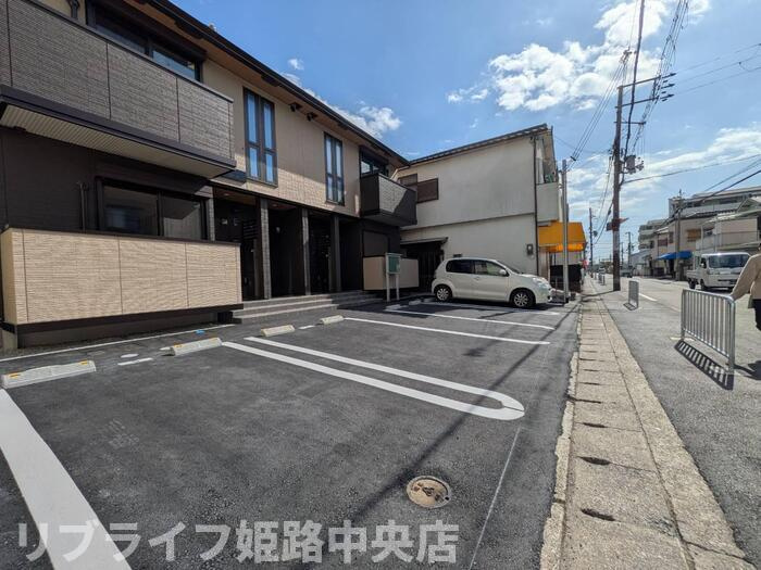 インフィニティ北ノ丁の駐車場