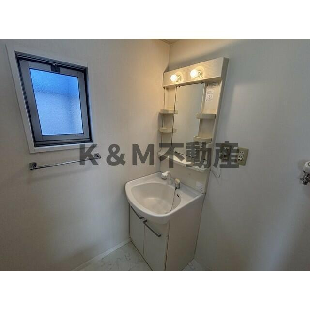 フローラルコートＢの洗面所|コンパクトで使いやすい洗面所