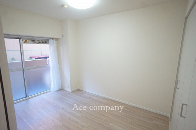 【寝室】 | 若江岩田パークマンションB棟 | 【洋室6帖】照明付き☆バルコニーに面したお部屋です☆