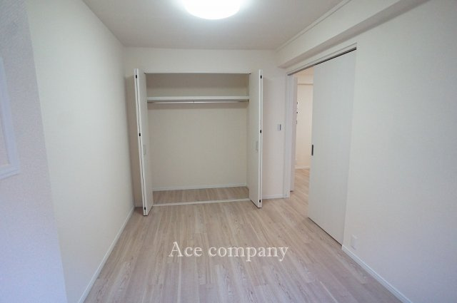 【寝室】 | 若江岩田パークマンションB棟 | 【洋室6帖】十分なクローゼット完備です♪