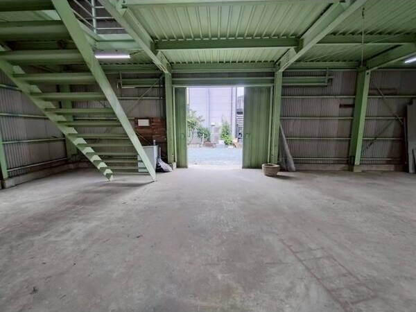 大岩町貸倉庫の内装