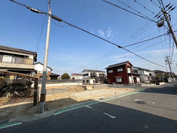 半田市花田町1丁目【2号棟】新築戸建ての前面道路含む現地写真|前面道路含む現地写真です